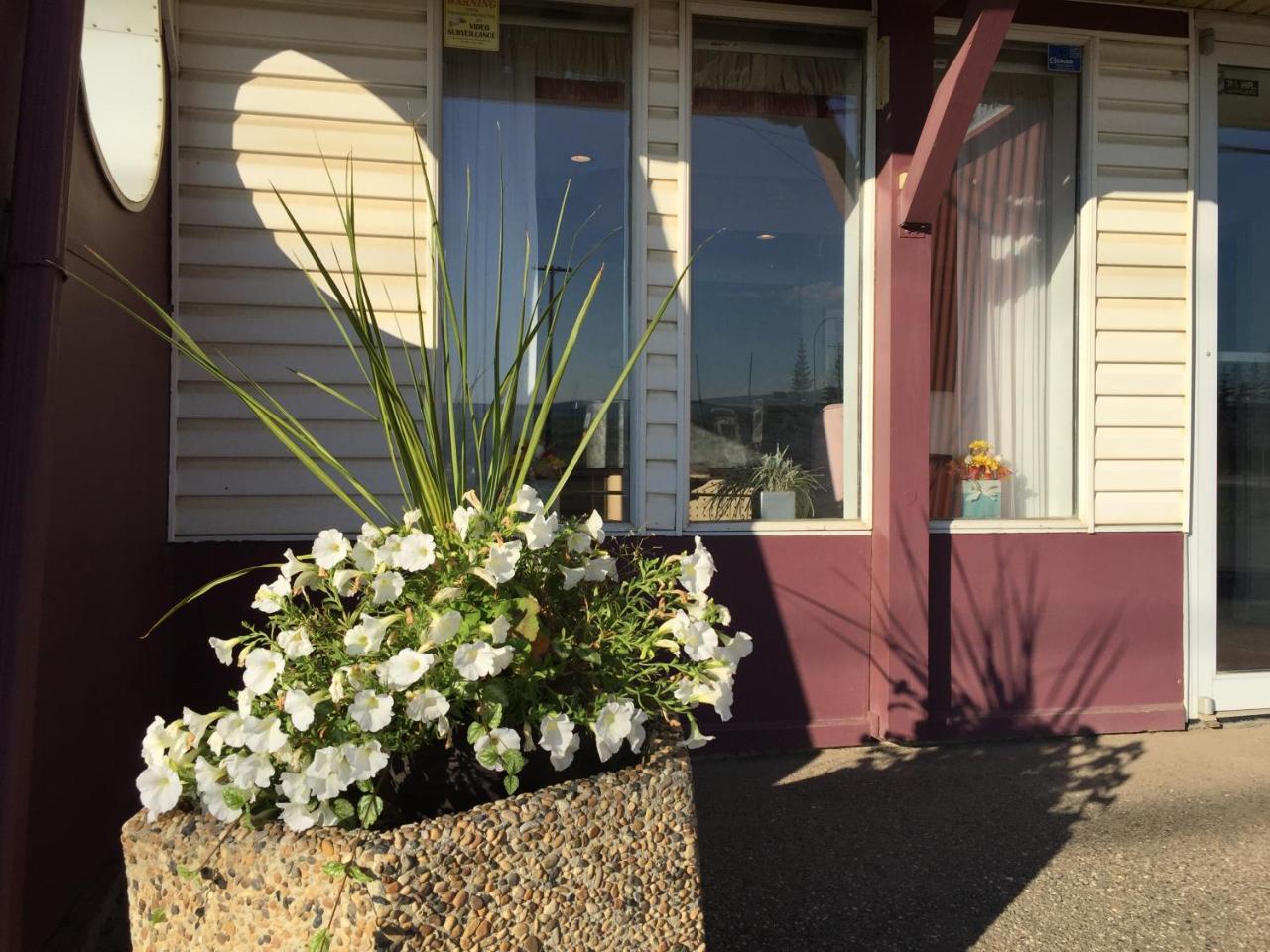 Dc Lodge Dawson Creek Exterior foto